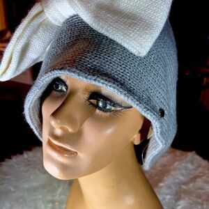 *** SOLD ****  Kate Spade Gray w Cream Bow Headware or Neckwear w Kate Spade Pin